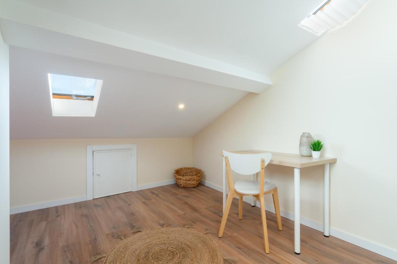 Host Wise - Fantastic Contemporary Flat W Balcony Apartment Porto Bagian luar foto